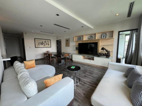 W8 CONDO Lux 3 Bedroom top floor Penthouse, hip central BKK 5 min from Thonglo BTS station